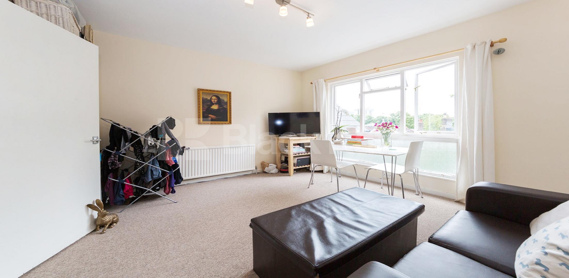 Stunning  Apartment Sulgrave Road, Shepherds Bush, Shepherds Bush